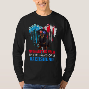 ミニチュアダックスフンド 犬 ハート 7月4日 アメリカ国旗 メンズ Tシャツ