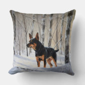 ミニチュアピンシャーで雪のクリスマスを過ごす クッション (正面)