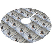 ミニチュアピンシャーで雪のクリスマスを過ごす ブラッシュドポリエステルツリースカート (アングル)