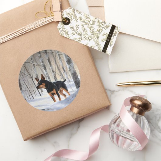 ミニチュアピンシャーで雪のクリスマスを過ごす ラウンドシール (ギフト)