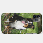 ミニチュア・アメリカン・シェパード ブラックトライ 座る Case-Mate iPhoneケース (裏面(横))