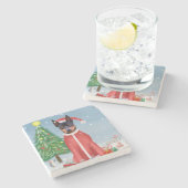 ミニチュア・ピンシュの雪にクリスマスのプレゼントを贈る犬 ストーンコースター (横)