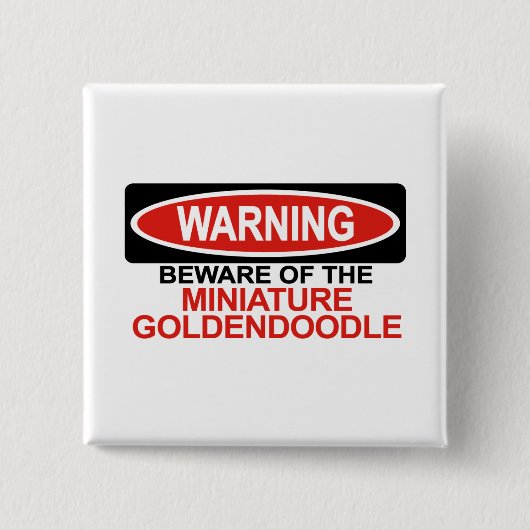 ミニチュアGoldendoodleの用心して下さい 缶バッジ (正面)