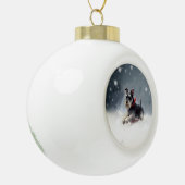 ミニチュアSchnauzerクリスマス雪の冬 セラミックボールオーナメント (左)