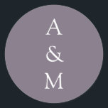 ミニマはっきりしたリストモノグラムボホダスティパープル結婚ズ ラウンドシール<br><div class="desc">ミニマはっきりしたリストモノグラムトレンディーシックな結婚タイポグラフィのボホのダスティ紫のクラシックラウンドのシール</div>