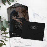 ミニマエレガントリストの黒い結婚写真 オールインワン招待状<br><div class="desc">モダンシンプルタイポグラフィ全て一つの招待状にrsvpのシ結婚ールとシックなトレンディー書のスクリプトを特徴とする黒い招待テンプレートを送信エレガントする。            簡単写真と詳細を両面でパーソナライズ！招待はクラシックの結婚式に適しスタイリッシュていフォーマルる。</div>