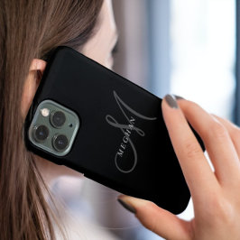 ミニマエレガントリスト平黒モノグラムの iPhone 13ケース