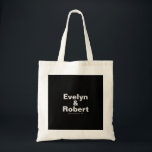 ミニマエレガントルフォーマルブラック結婚のトートバッグ トートバッグ<br><div class="desc">このミニマエレガントルフォーマル的なブ結婚ラックのトートバッグは素朴なバッグに最適結婚である。このデザインは、あなたのイベントを飾るために黒い背景に美しいフォントを備えている。</div>