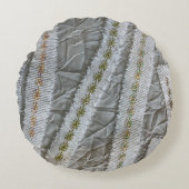 ミニマシンプルリストのベージュのクリームワイルドフラワーストライプズ ラウンドクッション (正面)