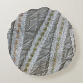 ミニマシンプルリストのベージュのクリームワイルドフラワーストライプズ ラウンドクッション (裏面)
