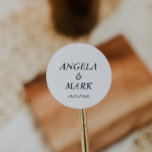 ミニマシンプルリストの黒と白結婚の ラウンドシール<br><div class="desc">ミニマシンプルリストの黒と白結婚ののクラシック丸いステッカー。ステッ結婚カーの好意ステッカー。結婚式の引き出物感謝していはステッカーだ。以下に示すように、コレクション「ミニマリストエレガントな結婚式」で利用可能なマッチング項目。サンキュー!</div>