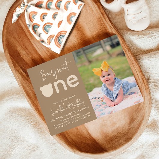 ミニマシンプルリモダンムの小さなクマの最初の誕生日 招待状