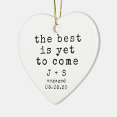 ミニマパーソナライズされたリストタイポグラフィ婚約した セラミックオーナメント (左)