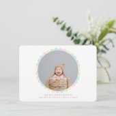 ミニマモダンリストお洒落ベビーガールフォト誕生 案内状 (スタンド正面)