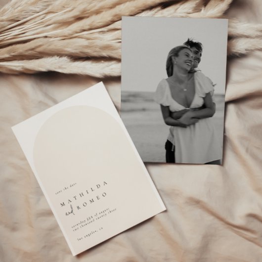 ミニマモダンリストのアーチベージュの結婚式は日付を保存 招待状