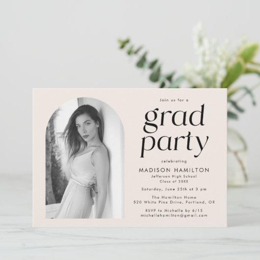 ミニマモダンリストのクリームフォト卒業パーティー 招待状 (スタンド正面)