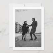 ミニマモダンリストのタイポグラフィ写真結婚の 招待状 (裏面)