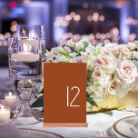 ミニマモダンリストのテー結婚ブルカード番号 テーブルナンバー<br><div class="desc">ミニマモダンリス結婚トのテーブルカード番号ミニマル結婚リストのテーブルカード番号は、春、夏、秋の結婚式に最適である。表の番号は、豊かなシナモンの背景にクラシックタイポグラフィを備えている。美しいデザインモダンはエレガント上品与えな看板だよ。</div>