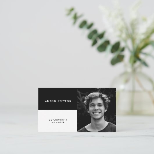 ミニマモダンリストのモノクロ写真 名刺 (スタンド正面)