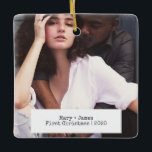 ミニマモダンリストの愛婚約したの写真 セラミックオーナメント<br><div class="desc">ミニマモダンリストとメリー結婚したシンプル婚約写真の結婚オーナメントまたはセラミック。自分のクリスマスホリデーパーソナライズされたオーナメントを作成し結婚て、前後に自分の写真を追加し、イニシャルと自分のモノグラムを作る書こと、日付、年と愛のメッセージ。白黒スタイリッシュのタイポグラフィはっきりしたタイプライターのテンプレート動揺して。新与え婚、夫、妻のための美しいクリスマスの記念の品。四角形、ハート、円、四角形で使用可能、最小順序なし。</div>