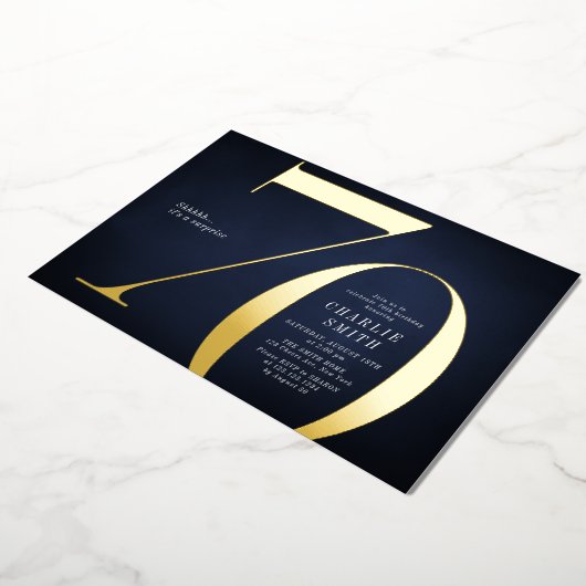ミニマモダンリストの海軍と金ゴールド70歳の誕生日 箔招待状 (回転した状態)