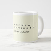 ミニマモダンリストイニシャルレッドモノグラムベージュ ジャンボコーヒーマグカップ (正面右)