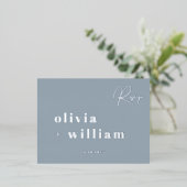 ミニマモダンリストエレガントダスティブルーシルバーRSVP 箔招待状ポストカード (立ち正面)