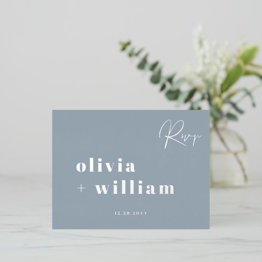 ミニマモダンリストエレガントダスティブルーシルバーRSVP 箔招待状ポストカード (立ち正面)
