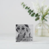 ミニマモダンリストシンプルプロフェッショナルフォトスクエア スクエア名刺 (スタンド正面)