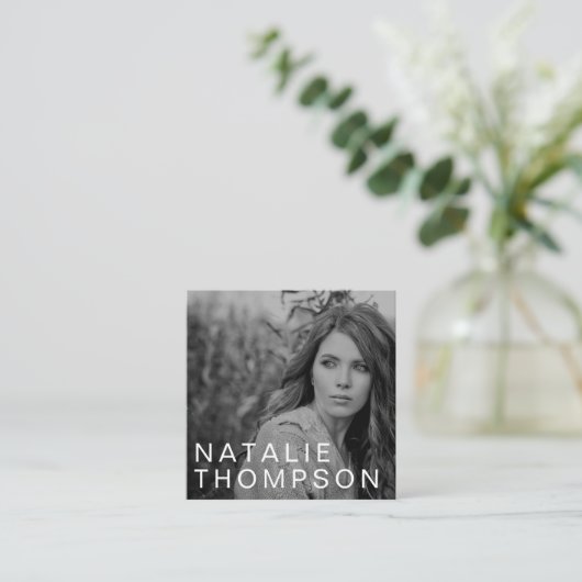 ミニマモダンリストシンプルプロフェッショナル写真クール スクエア名刺 (スタンド正面)