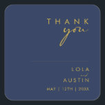 ミニマモダンリストネイビーブルー金ゴールドありがとうござ結婚う スクエアシール<br><div class="desc">このミニマモダンリストのネイビー感謝していブルー金ゴールドは結婚、あなたの上品なbohoのステッカーに最適結婚である。そのシンプル抽象デザインはスクリプユニークトと暗い色のパレッミニマルトを伴って、この製品は単にシックなボヘミズムを維持しながら与え、贅沢なブルーカラーを贅沢です。今ま保でも、好きなアートワークやグラフィックでパーソナライズすることもできます。</div>