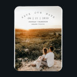 ミニマモダンリスト写真結婚式の日付を保存 マグネット<br><div class="desc">デザインは単純なブロックモダン地形とあなたの写真素晴らしである。容易カスタマイズに選択の重要な情報。どんなモダンテーマにも結婚最適で、どんな季節にも最適。</div>