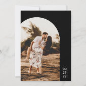 ミニマモダンリスト白黒フォトア結婚ーチ 招待状 (裏面)