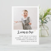 ミニマモダンリスト白黒誕生日写真 招待状 (スタンド正面)