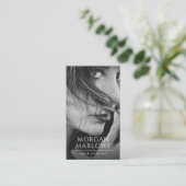 ミニマモダンリスト美容師白黒写真 名刺 (スタンド正面)