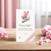 ミニマリストかわいいアライグマ赤ちゃんシャワーおむつラッフル エンクロージャーカード