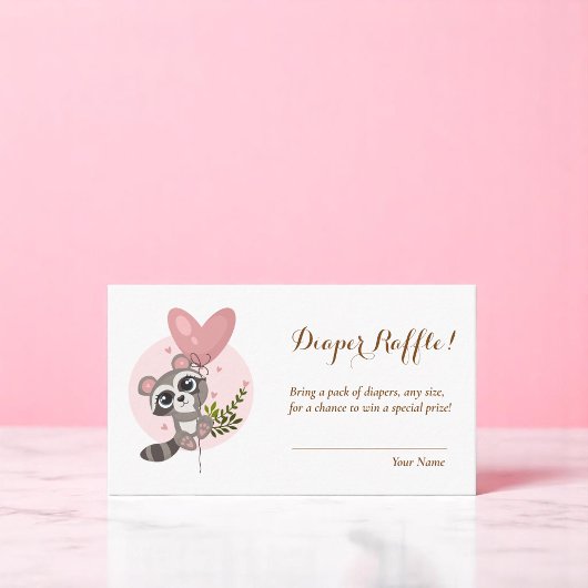 ミニマリストかわいいアライグマ赤ちゃんシャワーおむつラッフル エンクロージャーカード