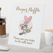 ミニマリストかわいいアライグマ赤ちゃんシャワーおむつラッフル 台座サイン (インサイチュ)