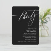 ミニマリストなカリグラフィーがおしゃれな 30歳の誕生日パーティーのブラックカード 招待状 (スタンド正面)