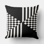ミニマリストな白と黒のストライプとダイヤモンド クッション (正面)