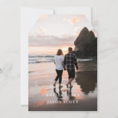 ミニマリストな黒背景の赤いバラ サンキューカード (裏面)