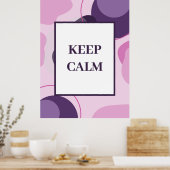 ミニマリストな「Keep Calm」セージ＋パープルの抽象芸術  ポスター (キッチン)