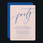 ミニマリストのカリグラフィー おしゃれな40歳の誕生日パーティー 青い頬の色合い 招待状<br><div class="desc">kat massard / WWW.SIMPLYSWEETPAPERIE.COM
デザインが気に入りましたが、カラースキームの変更、商品の追加、写真の追加、または別の機会に適応させるなど、変更を加えたい場合には、どうぞお気軽にお問い合わせください。kat@simplysweetPAPERIE.com までメールをいただければ幸いです。お手伝いさせていただきます！</div>