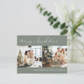 ミニマリストのスクリプトのクリスマスグリーティング | Sage Green ポストカード (スタンド正面)