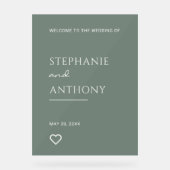 ミニマリストのセージ・グリーンモダンとハート結婚の アクリルサイン (正面)