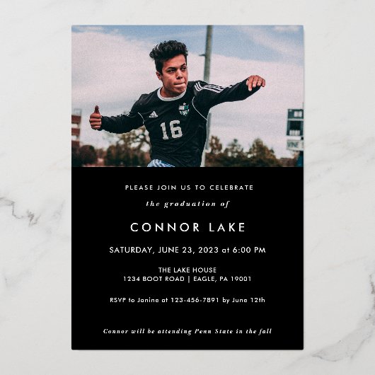 ミニマリストのフォイル写真垂直方向の卒業招待状 箔シーズンカード (裏面)