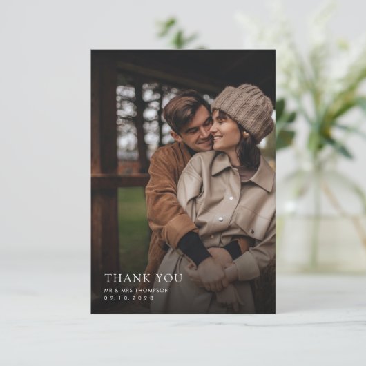 ミニマリストのフォトオーバーレイ縁どシャドウ結婚ド サンキューカード (スタンド正面)