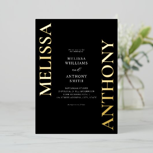 ミニマリストのブラックと金ゴールドモダン結婚ズ 箔招待状 (立ち正面)