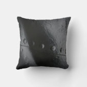 ミニマリストのブラックメタル クッション (裏面)