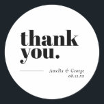 ミニマリストの感謝の結婚式のステッカー ラウンドシール<br><div class="desc">おしゃれなモダンさを結婚式に添える当社のミニマリスト ブラック＆ホワイトの感謝のステッカー。 結婚式のプチギフトに最適にデザインされたこれらのステッカーは、ゲストへの感謝を表すためのスタイリッシュでエレガントな方法を提供します。 スリムで現代的なデザインが施された当社のステッカーは、ミニマリストの美観を求めるカップルに最適です。 丈夫で使いやすく、美しく作られたこれらは、あなたの結婚式のプチギフトに完璧な仕上がりを加え、あなたの特別な日をそのスタイルと優雅さで記憶に残るものにします。</div>